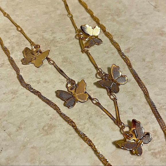 NWT Multilayer Pendant Butterfly Necklace gold - Picture 4 of 4